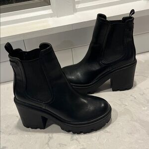 Urban Outfitters - Size 6 - Black Boots - very good condition